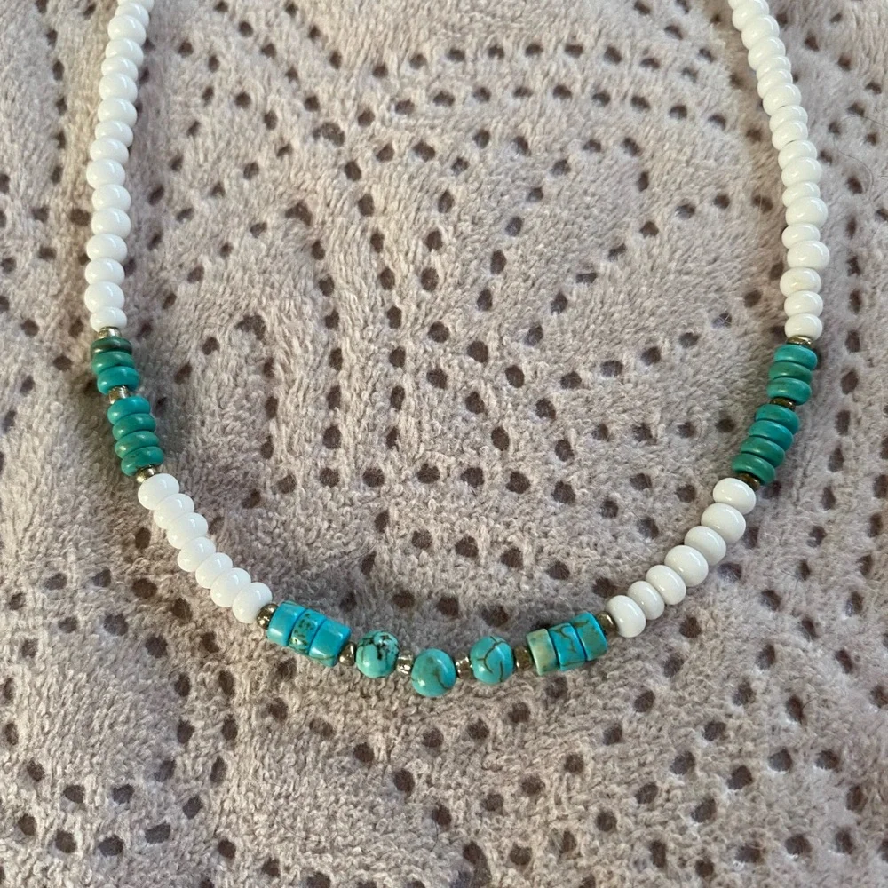 Dyed turquoise howlite choker necklace - Picture 1 of 5